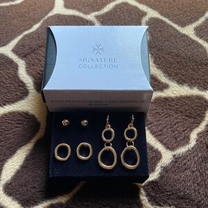 Avon Signature Collection Athena Goddess Gold Earrings Set